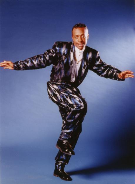 Promotional photo of MC Hammer in a patterned suit.