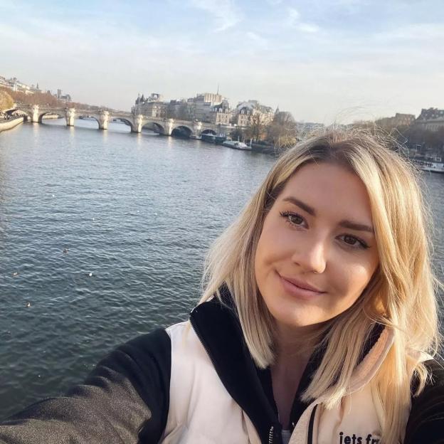 ‘Beautiful’ woman, 27, dies weeks after Oasis gig – as mum reveals heartbreaking last photo she ever sent