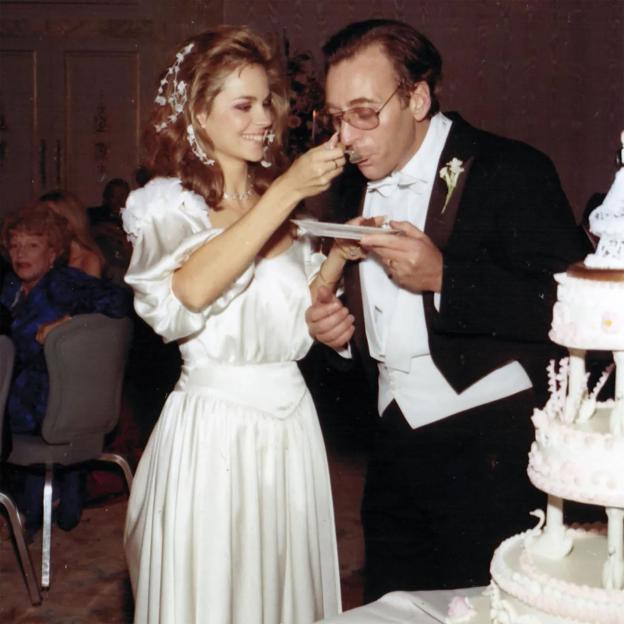 Claudia Heffner and Nelson Peltz cutting their wedding cake.