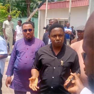 Protest rocks Abia Assembly over hike of fees to N1.1m in Government College Umuahia 3