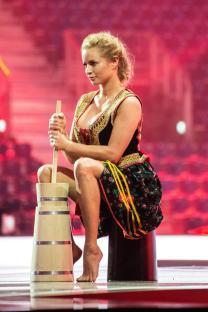Cleo and Donatan performing
