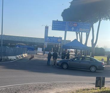 Photo of a taxi driver encounter with David Lammy and his wife at an airport, including police.