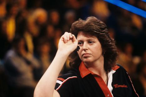 Linda Batten throwing a dart on Bullseye.