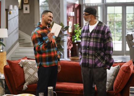 Damon Wayans Jr. and Damon Wayans in a scene from the CBS show *Poppa's House*.