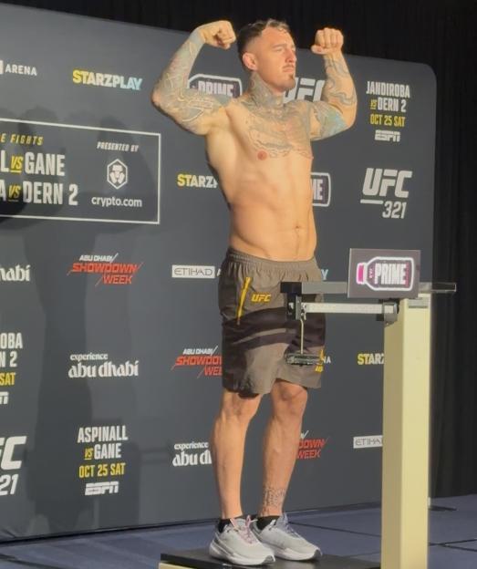 Tom Aspinall Weighs in Four Pounds Heavier for UFC 321 Showdown with Ciryl Gane After a Massive 5,900-Calorie Diet!