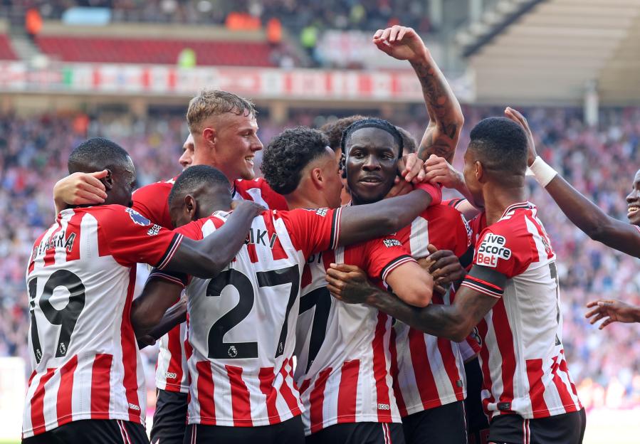 Sunderland players celebrating a goal.