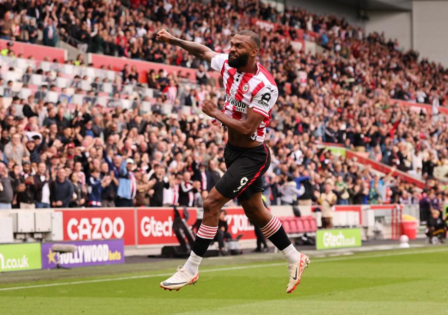 Brentford's Igor Thiago celebrates scoring his second goal.