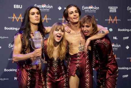 Maneskin, winners of the Eurovision Song Contest 2021, holding the trophy.