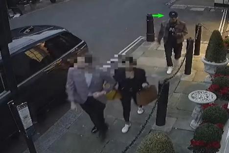 Moment cops snare ‘Rolex Ripper’ gang after brazen watch thieves try to rob pair…only to find they’re undercover police