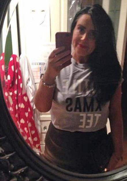 Mirror selfie of Tammy Hart.