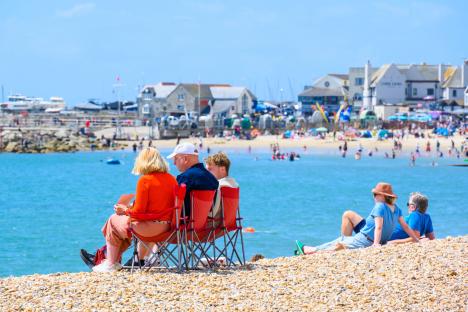 UK weather: Met Office issues heatwave warning as temperatures set to surge to 30C within days