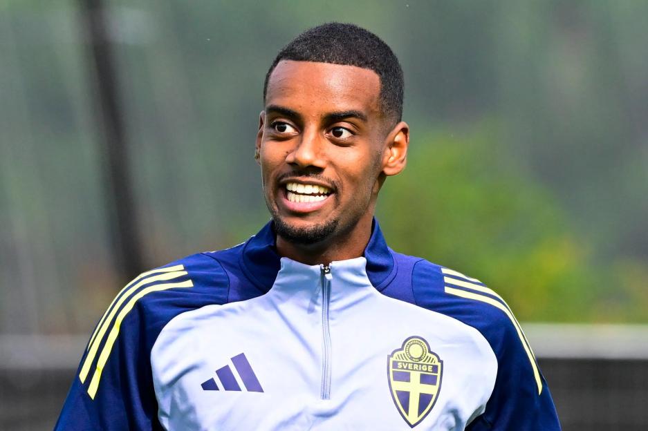 Alexander Isak breaks silence after joining Liverpool in bitter transfer saga with 77-word message to Newcastle fans cover image