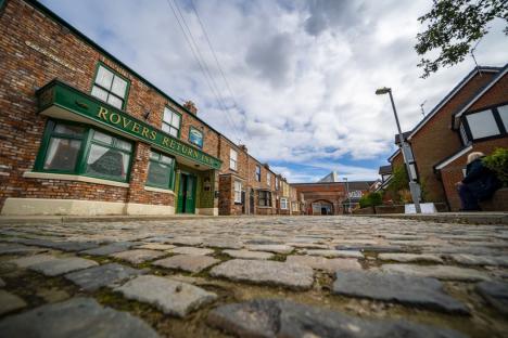 Coronation Street legend dies in suicide twist – as death blindsides Weatherfield residents leaving them devastated