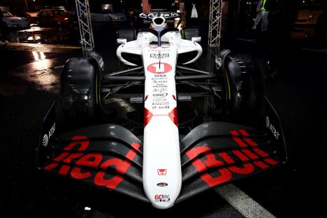Why are Red Bull racing in white instead of navy at the F1 Japanese Grand Prix 2025?