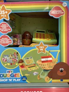Hey Duggee Shop 'n' Play toy set with cash register and shopping cart.