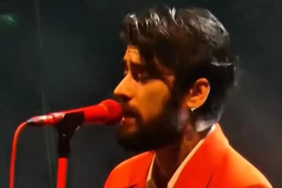 Watch emotional moment Zayn Malik sings 1D song for the 1st time in TEN years – his last in the band with Liam Payne