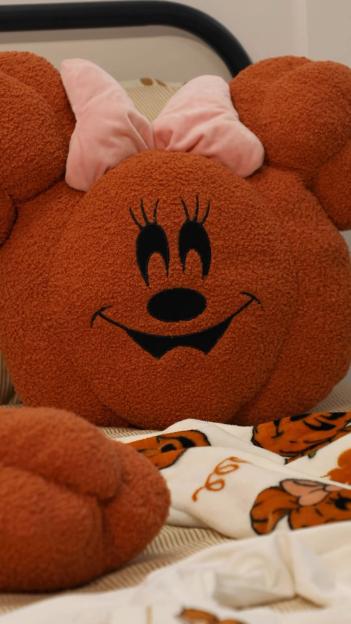 Minnie Mouse pumpkin cushion.