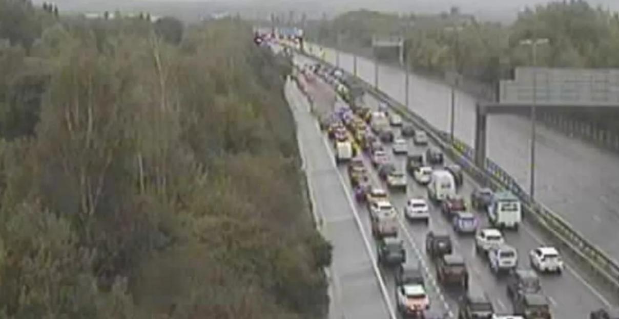 Warning to Manchester City fans heading to derby after motorway shut in BOTH directions with emergency crews scrambled