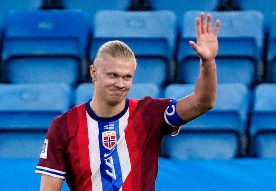 Soccer - FIFA World Cup - UEFA Qualifiers - Group I - Norway v Israel - Ullevaal Stadion, Oslo, Norway - October 11, 2025 Norway's Erling Haaland celebrates scoring their second goal Fredrik Varfjell/NTB via REUTERS ATTENTION EDITORS - THIS IMAGE WAS PROVIDED BY A THIRD PARTY. NORWAY OUT. NO COMMERCIAL OR EDITORIAL SALES IN NORWAY.