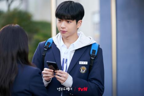 Cho Yi Hyun And Cha Kang Yoon Strive To Save Choo Young Woo From Predestined Death In New Drama “Head Over Heels” 3