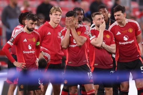 Dejected Manchester United players after a soccer match.