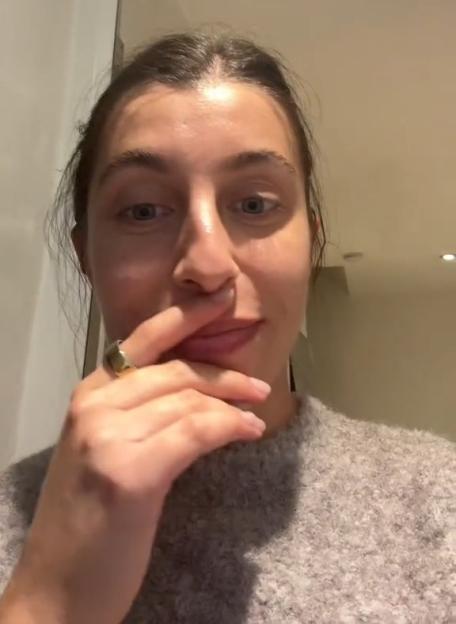 Woman left fuming after ‘idiot’ delivery driver leaves her trapped in her home because of his ‘dumb’ delivery technique