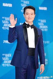 Stars Grace The Red Carpet At 61st Baeksang Arts Awards 18