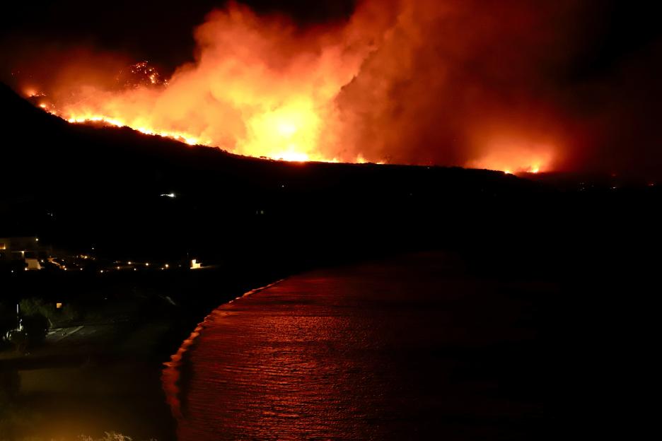 Raging wildfires spread across Greek island holiday hotspot as hotels and homes are ‘evacuated’