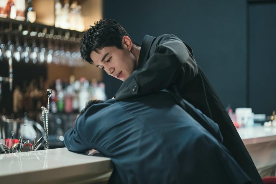 Lee Dong Wook And Park Hoon Can&#8217;t Take Their Eyes Off Lee Sung Kyung In &#8220;The Nice Guy&#8221; 5