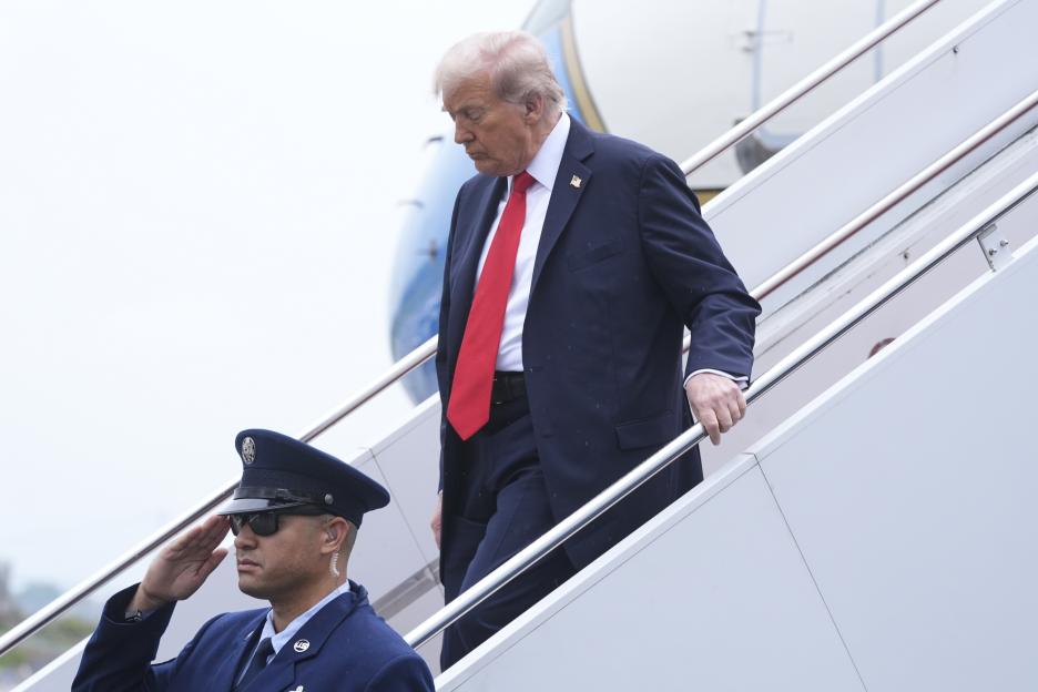 President Donald Trump deplaning Air Force One.