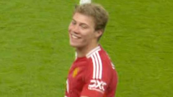 Chelsea vs Man Utd interrupted as Rasmus Hojlund left in hysterics after referee takes issue with clothing