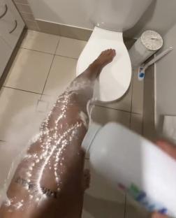Person applying baby powder to leg as a fake tan hack.