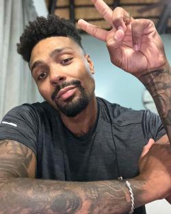 Who is Jordan Banjo and when is he fighting former Love Islander Wil Anderson in the Misfits Boxing event? 5