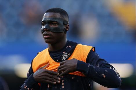 Why is Moises Caicedo wearing a mask for Chelsea against Man Utd?