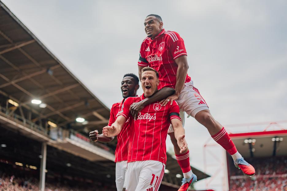 Nottingham Forest players celebrating a goal.