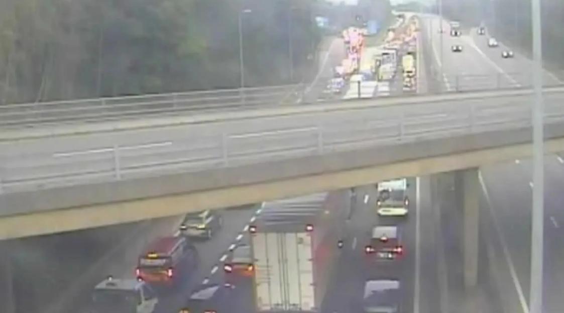 M25 Closed in All Directions After Serious Crash, Blocking Access to Heathrow Airport Until Noon
