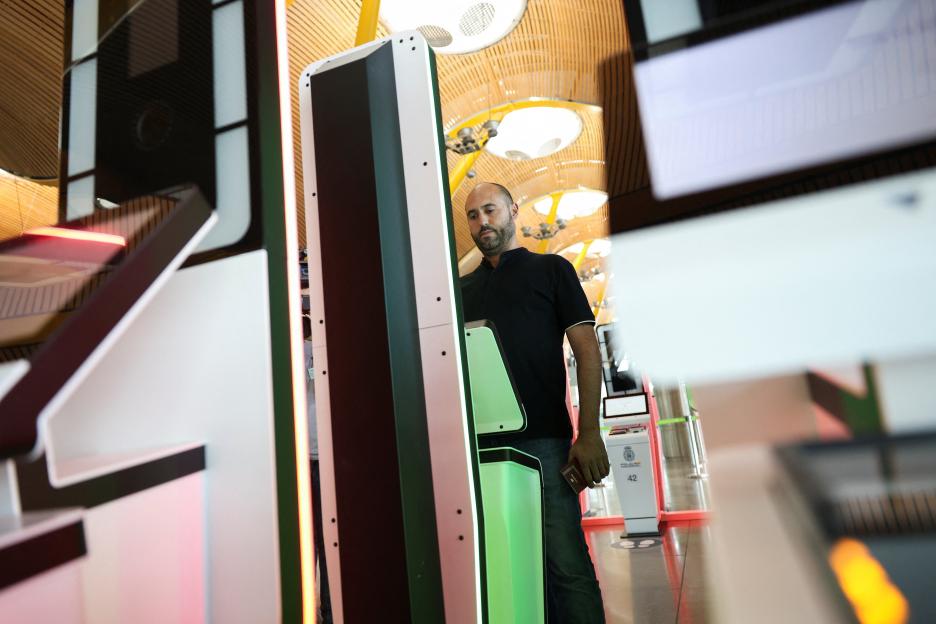 A man gives a demonstration as Spanish police presents the Entry/Exit System (EES) that will require all non-EU citizens to register their personal details, including fingerprints and facial images, when they first enter the Schengen area, at Adolfo Suarez Madrid-Barajas Airport in Madrid, Spain, October 9, 2025. REUTERS/Juan Medina