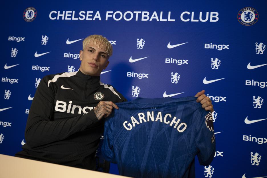 Alejandro Garnacho unveiled as a Chelsea FC player.