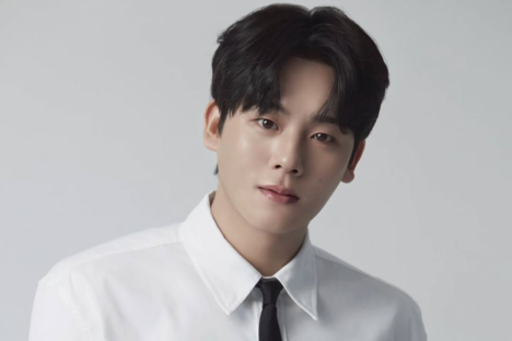 Lee Jung Ha Poses In Charming New Profile Photos