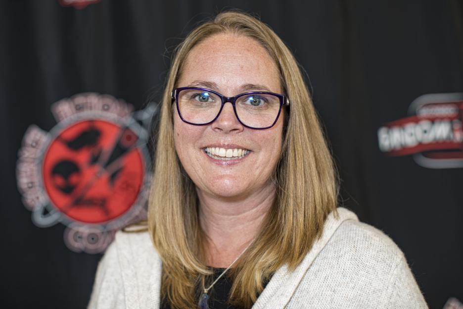 Actress Carrie Henn smiling at Fandom Invasion.