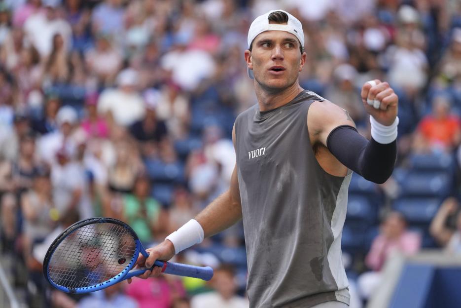 Jack Draper THROWS UP for second US Open match running as Brit battles past Argentine newcomer