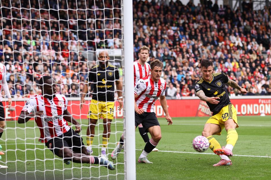 Benjamin Sesko of Manchester United scores the first goal against Brentford.