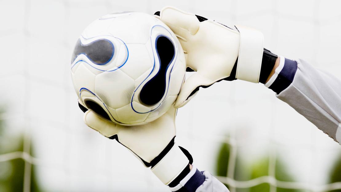 Goalkeeper saves rival player’s life after he suffered heart attack on pitch using his volunteer firefighter training
