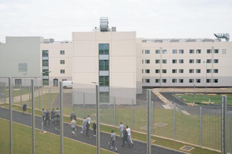 Female warder over ‘flings with at least two lags’ at scandal-hit prison
