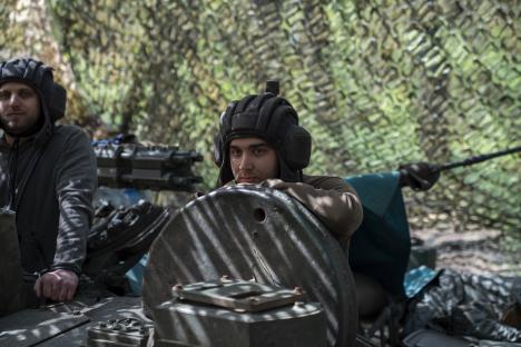 Ukrainian military engineers maintaining a captured T80 tank.
