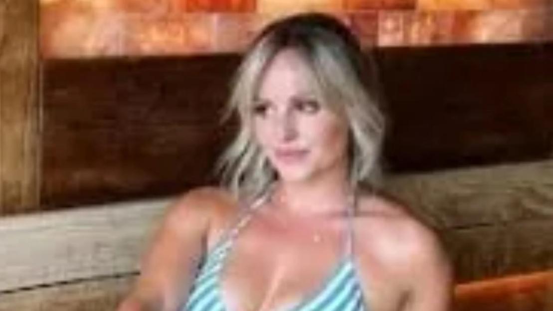 Tina O’Brien shows off stunning bikini body on romantic weekend with new boyfriend