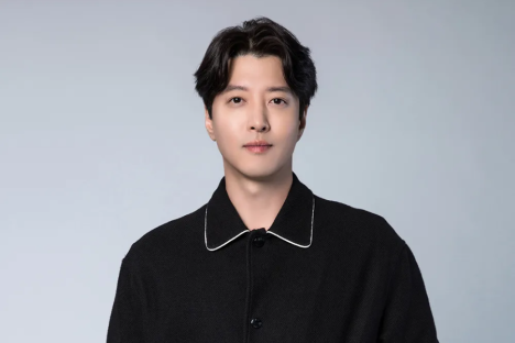 Lee Dong Gun’s Agency Briefly Comments On Dating Rumors