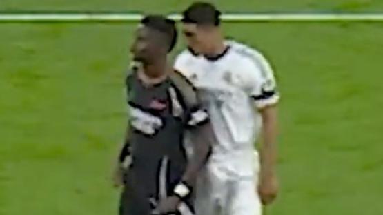 ‘He needs to concentrate on his own game’ – Fans slam Bellingham for what he did to Saka before penalty miss
