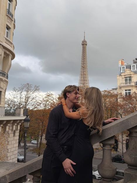 Jessie and Will from Love Island embracing in front of the Eiffel Tower.