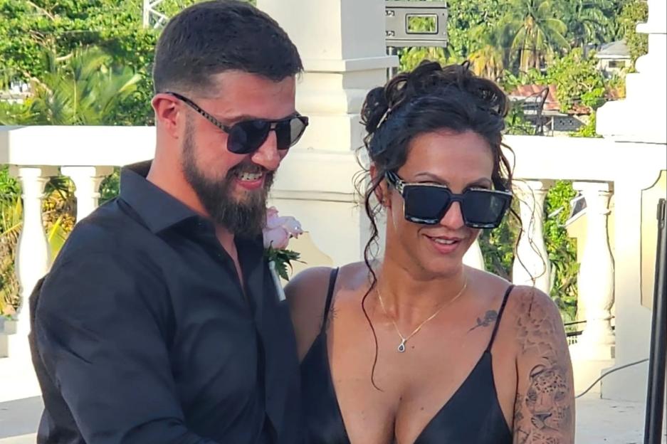 Girlfriend finally says ‘yes’ to besotted boyfriend who popped question 43 times in seven years